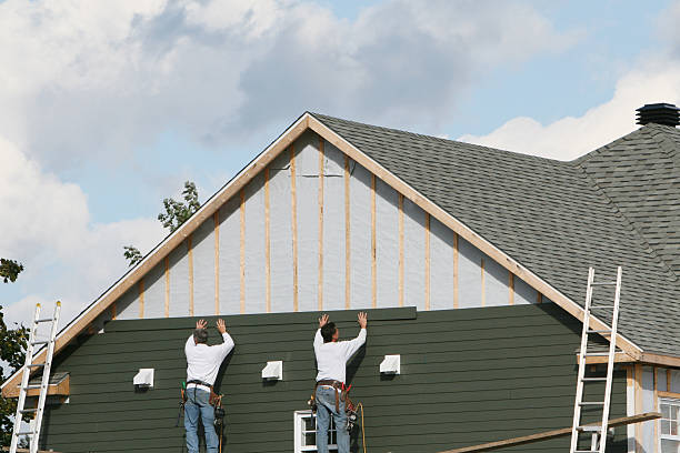 Professional Siding Replacement technician working in Portsmouth, VA